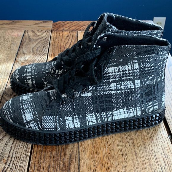 Shoedazzle Playground Print- High tops- Size 8.5 - Picture 3 of 9